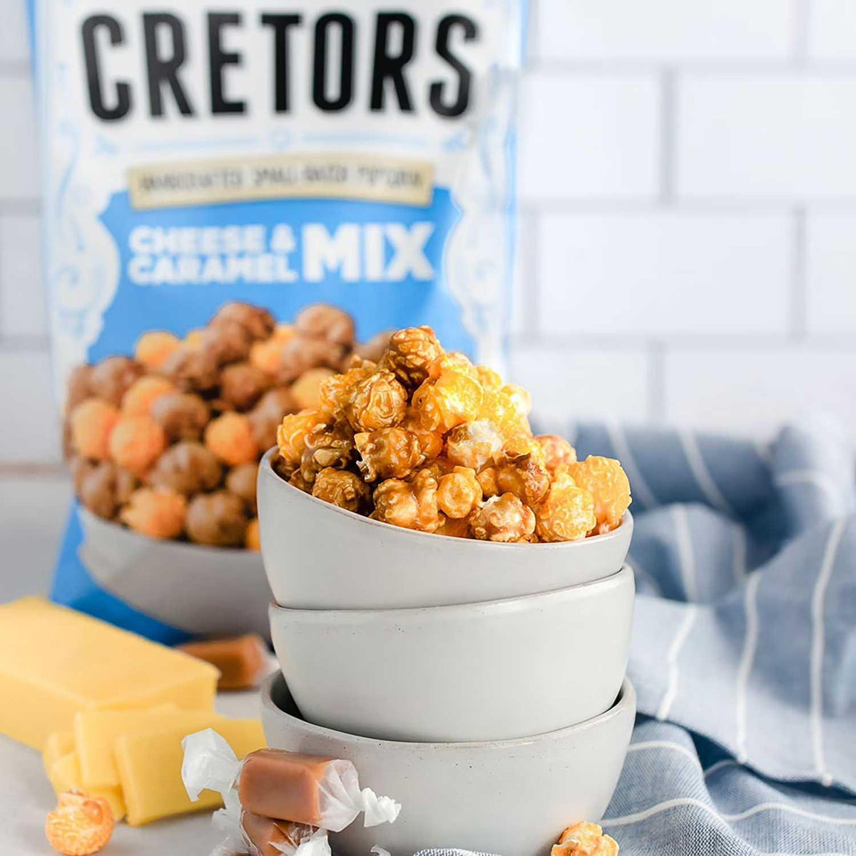 CRETORS Cheese & Caramel Flavored Popcorn Mix, 666g - View 3 | Welaza